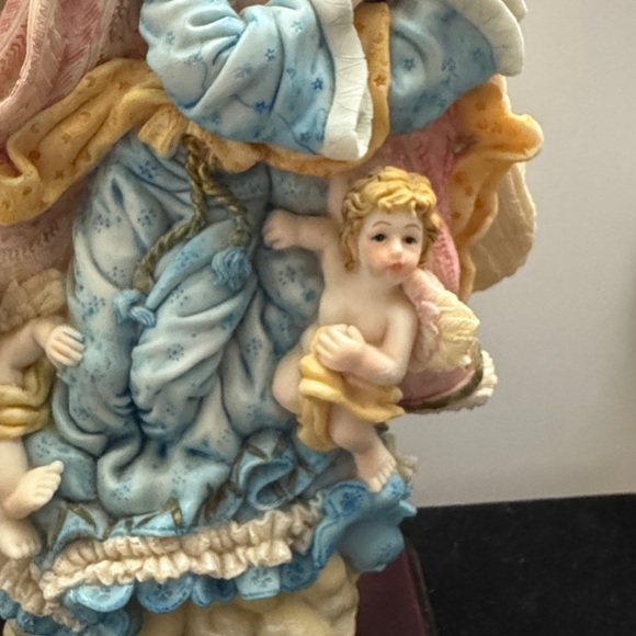 Angel and Cherubs Statue, 11” Tall, Resin On Wood Base, Unbranded - Picture 4 of 9